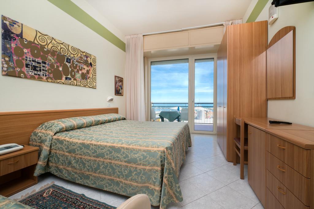 Hotel Belsoggiorno Cattolica Luaran gambar
