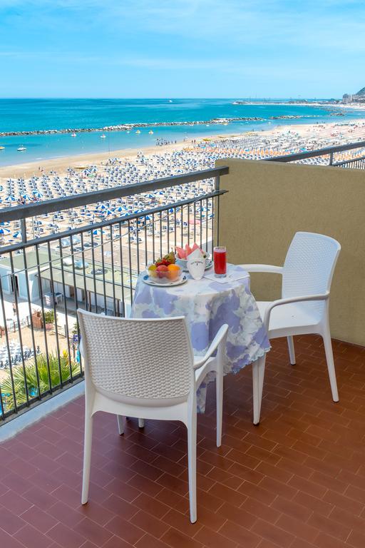 Hotel Belsoggiorno Cattolica Luaran gambar