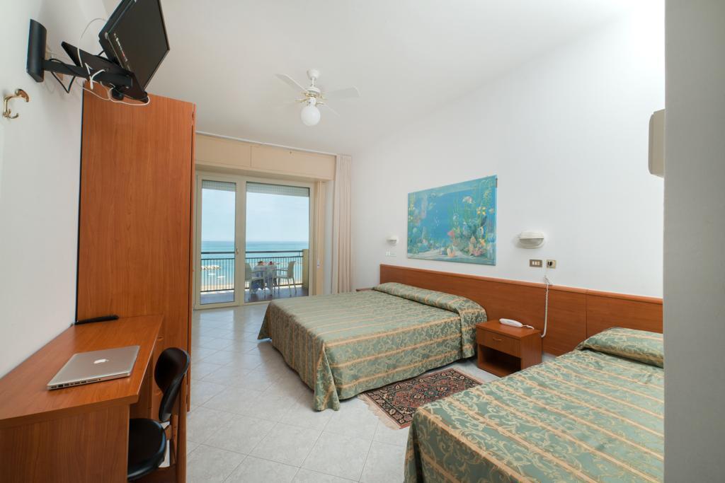 Hotel Belsoggiorno Cattolica Luaran gambar