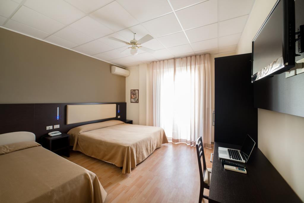 Hotel Belsoggiorno Cattolica Bilik gambar
