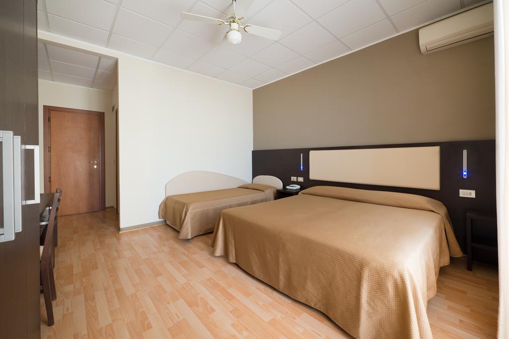 Hotel Belsoggiorno Cattolica Bilik gambar